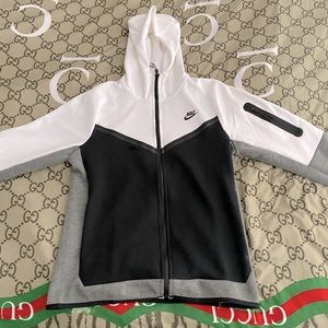 🚨NIKE TECH FLEECE (GREAT CONDITION)🚨